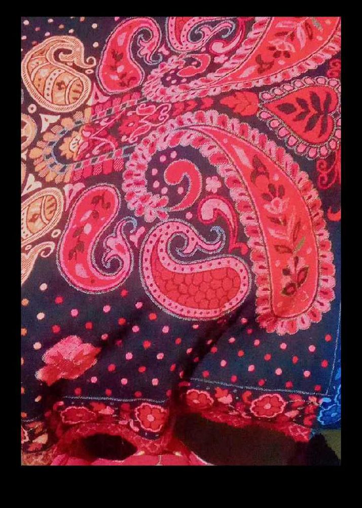 Vibrant Paisley saul