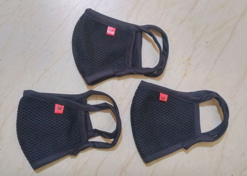 Black Cloth Face Mask With Melt Blown Fabric Layer