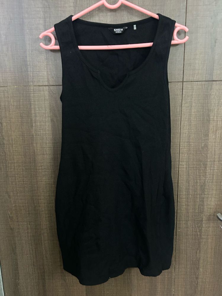 Black V-Neck Sleeveless Dress- size M