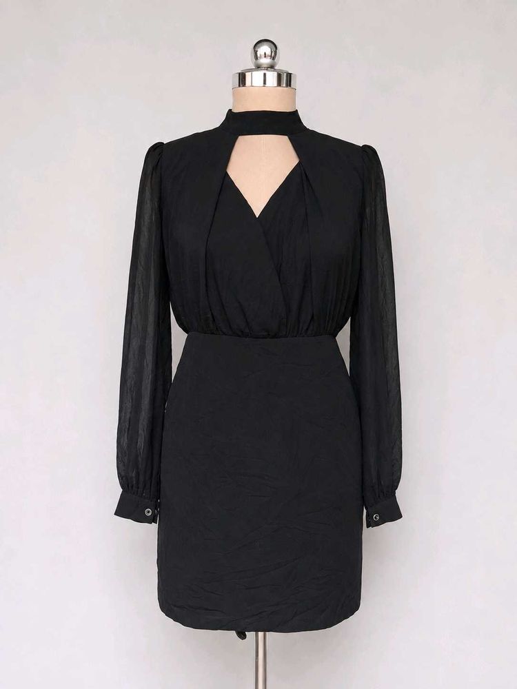 Chic Black Cutout Neckline Dress