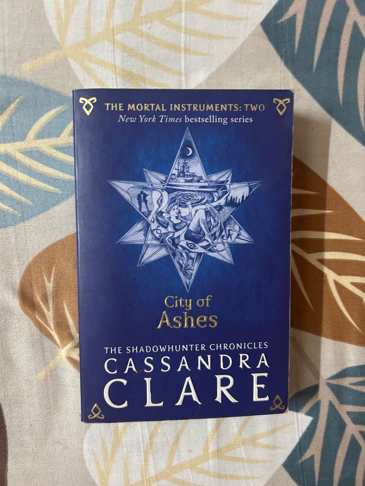 City of Ashes - Cassandra Clare