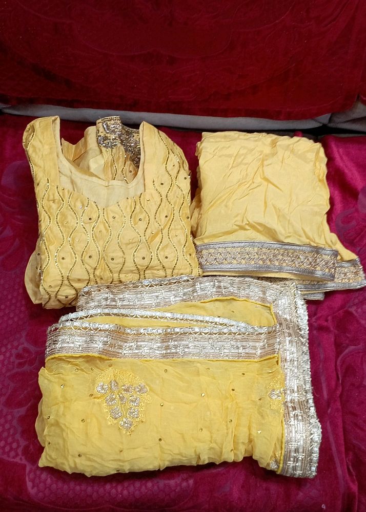 Yellow 🟡colour Suit Set