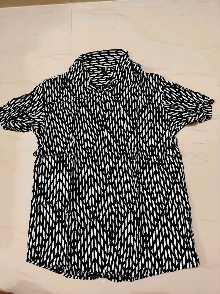 Monochromatic Geometric Print Button-Down Shirt