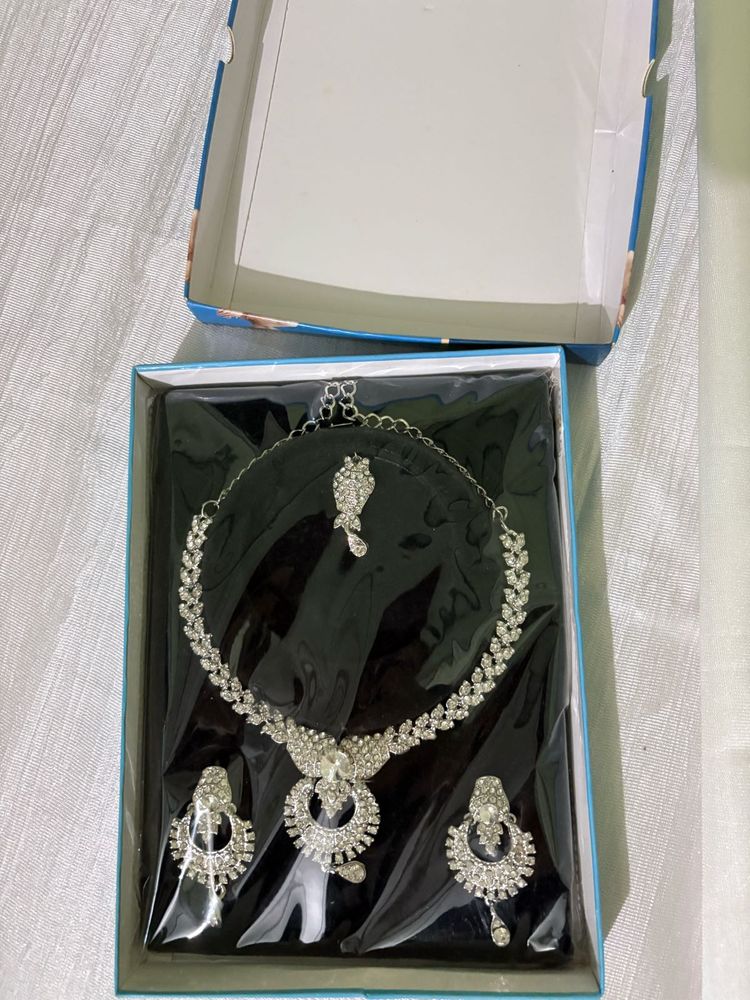 Sparkling Rhinestone Necklace and Earrings Set