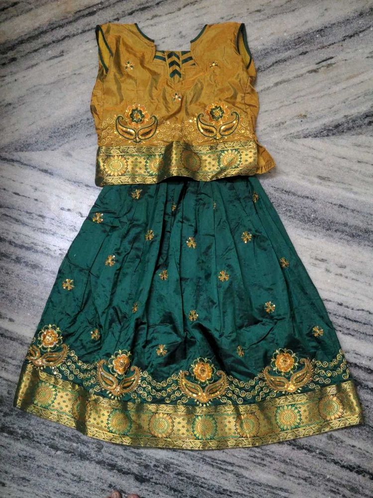 Pattu pavada