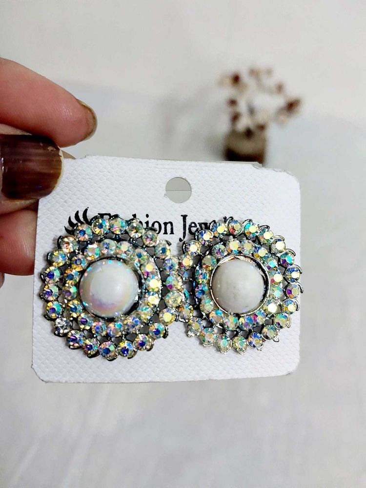 Sparkling Round Earrings with Pearl