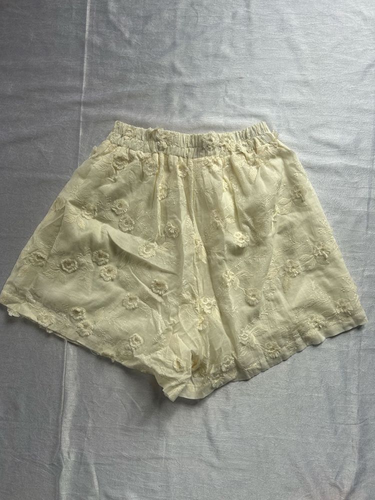 Cream Lace Floral Shorts