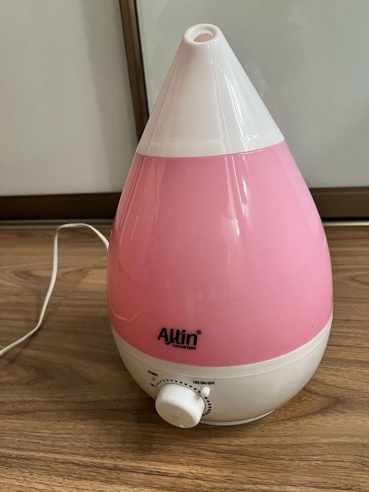 Pink &amp; White Humidifier cum Aroma Diffuser