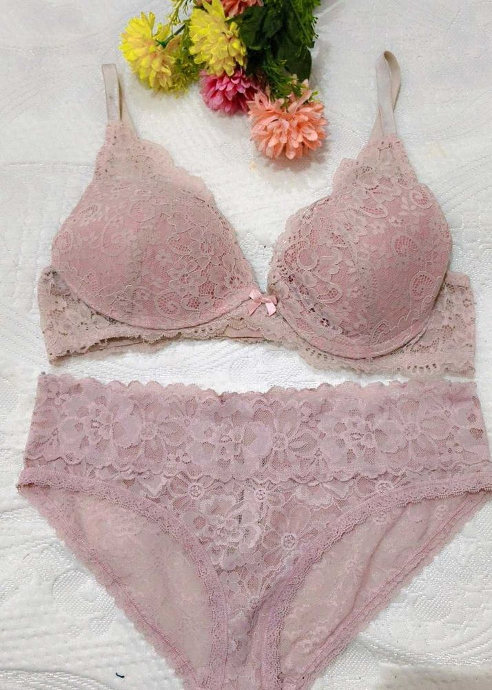 Lace Bra and Panty Set