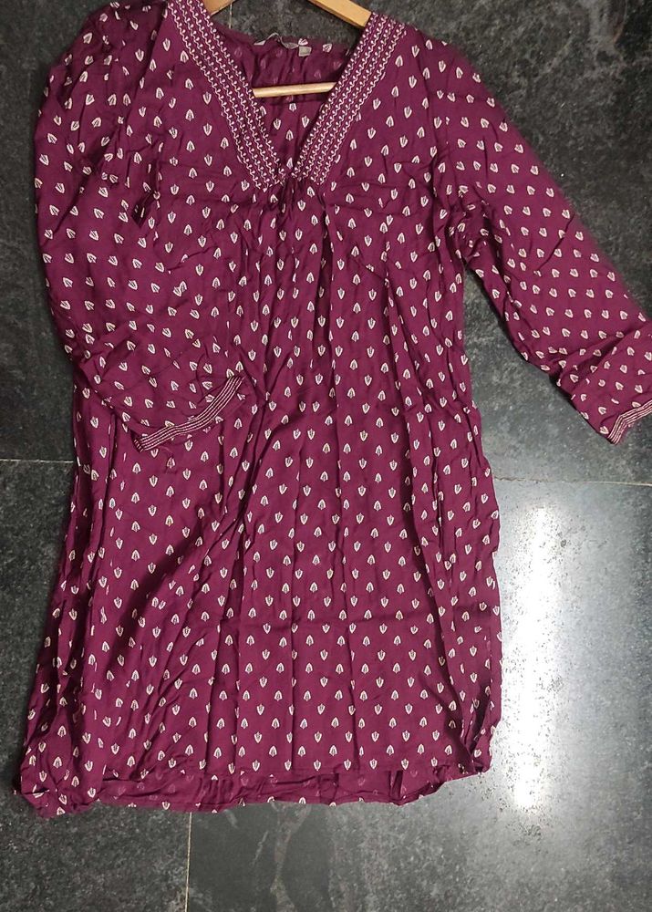 burgundy kurti (trends)