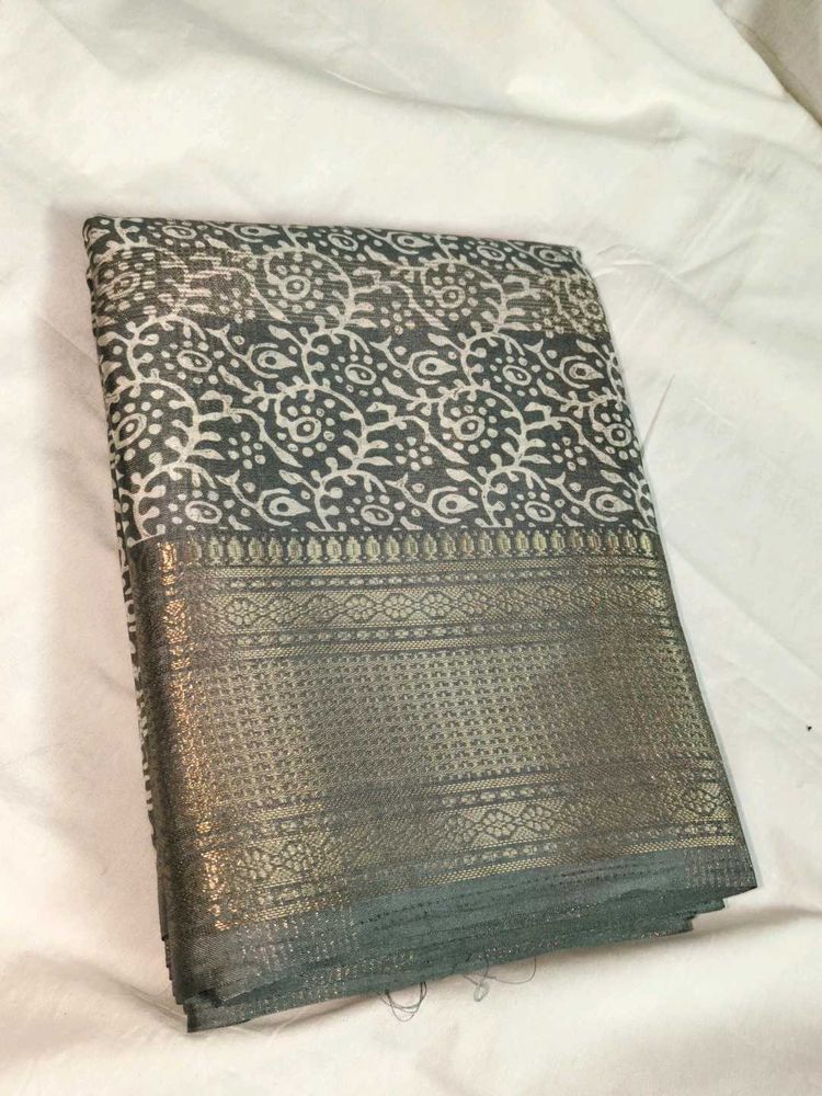 Elegant Batik Print Saree GREY AND PINK