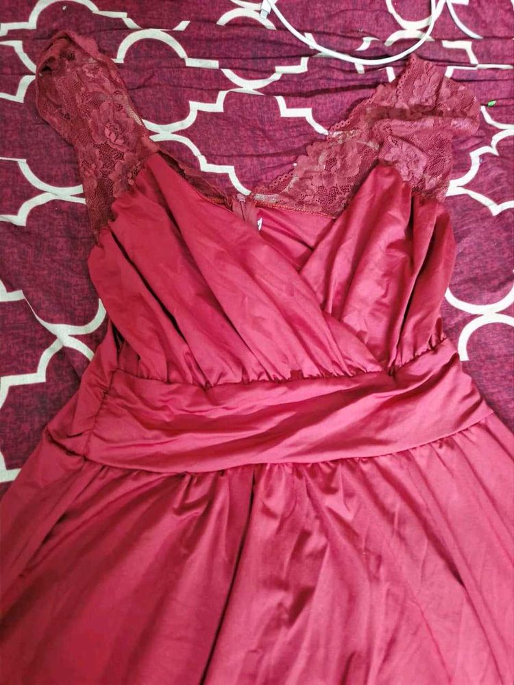 ELEGANT RED LACE TRIMMED DRESS