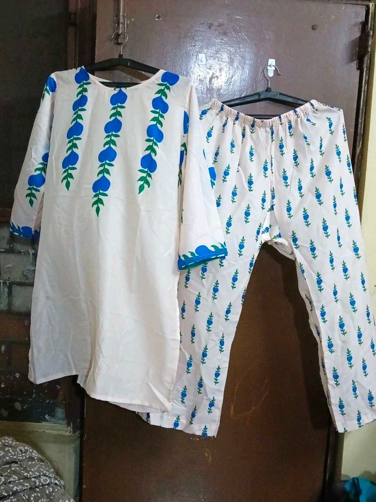 Women's White Kurta Set with Blue Print