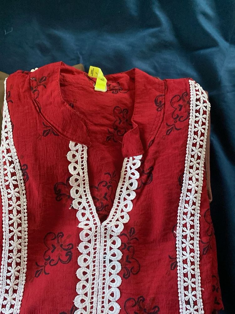 Maroon Printed Kurta with White Lace