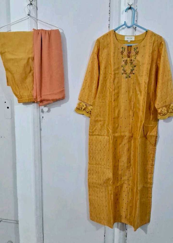 Very Pretty Yellow Suit Set