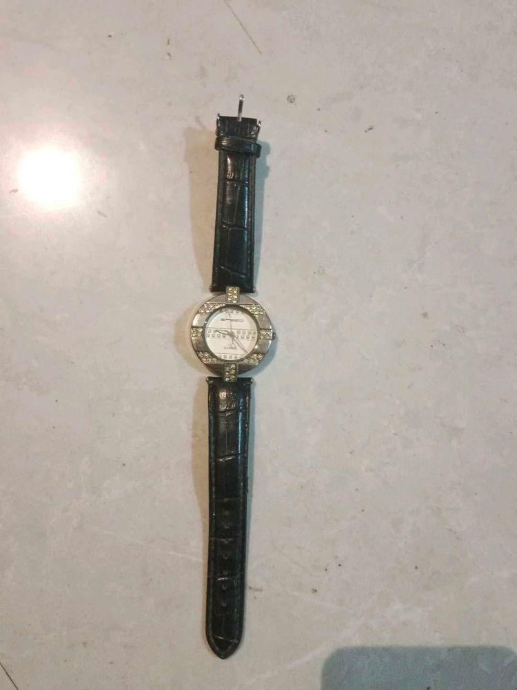Elegant Women's Wristwatch