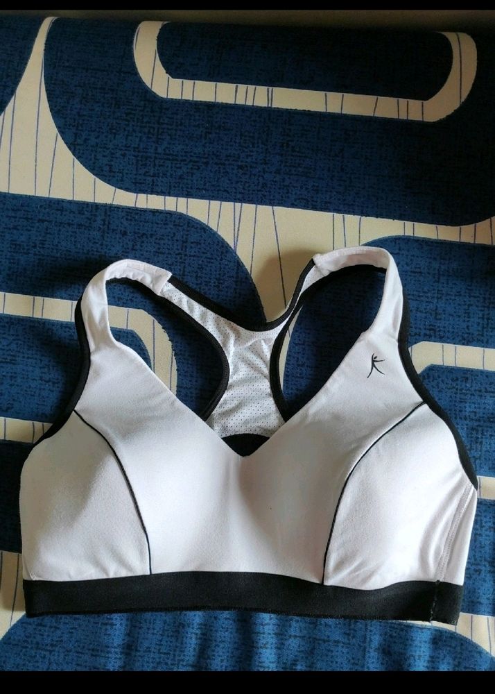 It's Full Coverage Deep Neck Bra