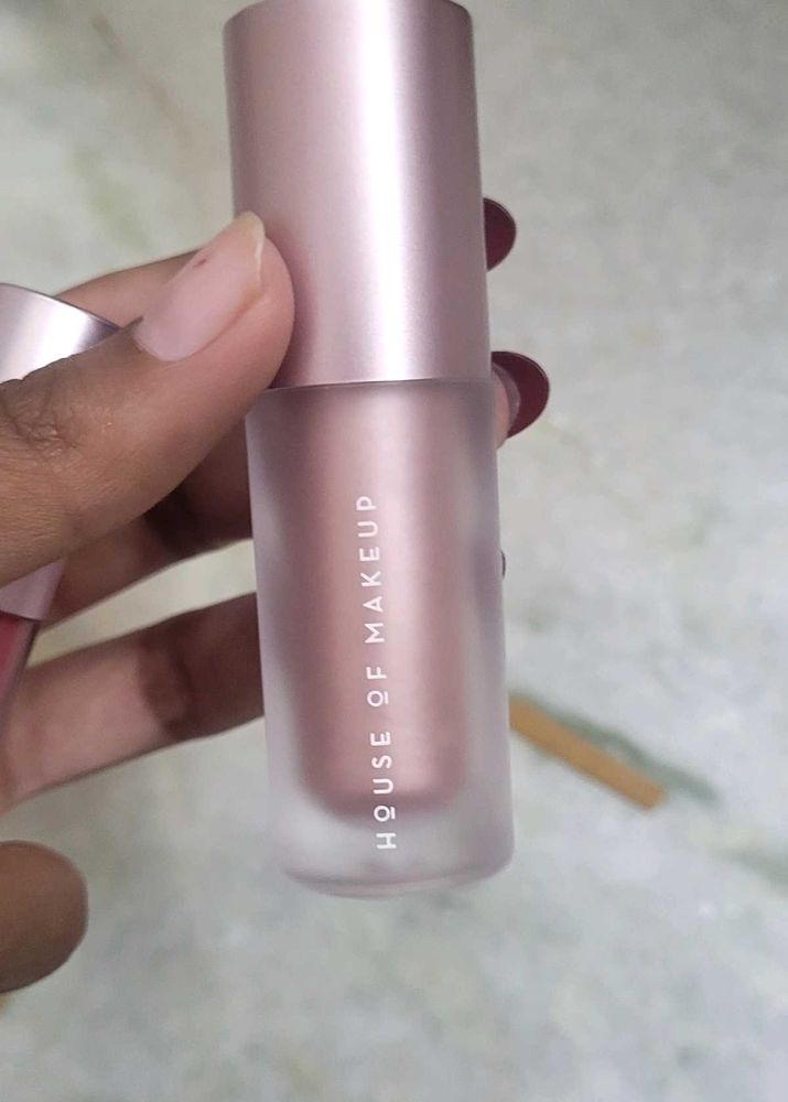 House of makeup combo highlighter and lipstick