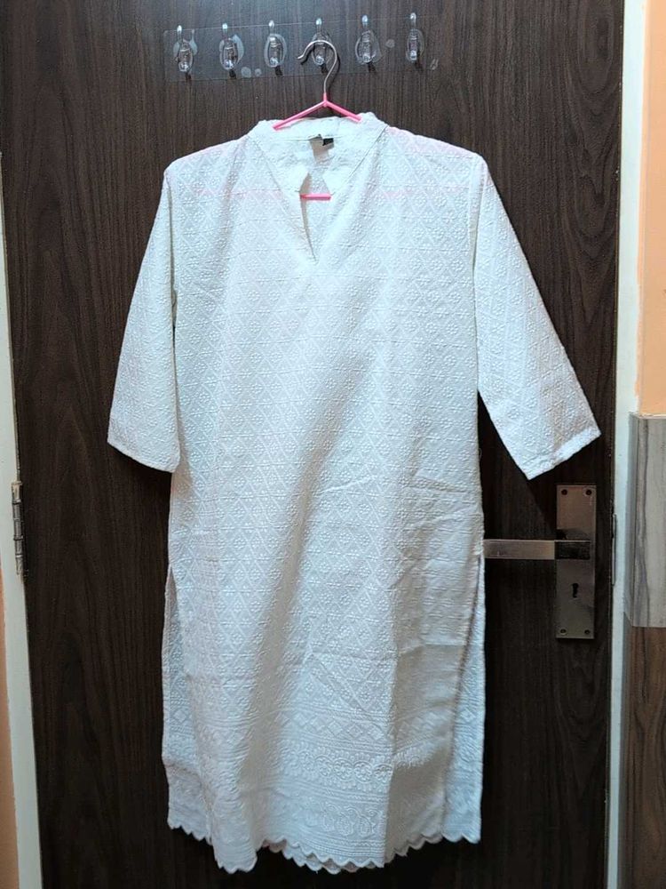 Elegant White Chikankari Kurta
