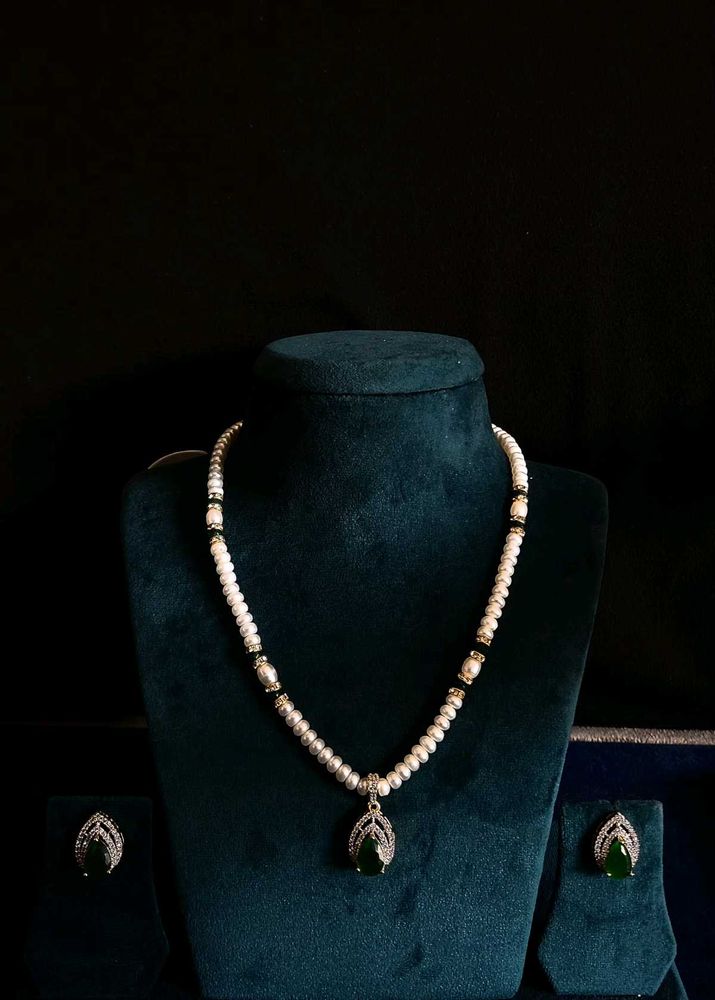 Elegant Pearl Necklace with Emerald Pendant Set