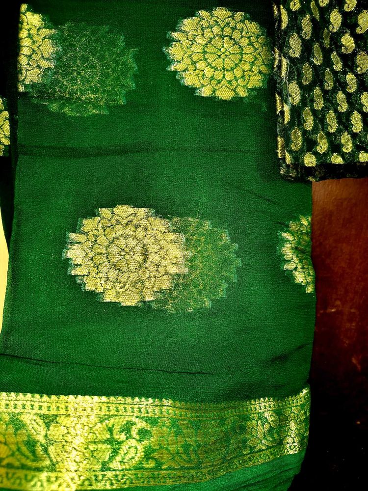 Elegant Green Saree with Gold Floral Motifs