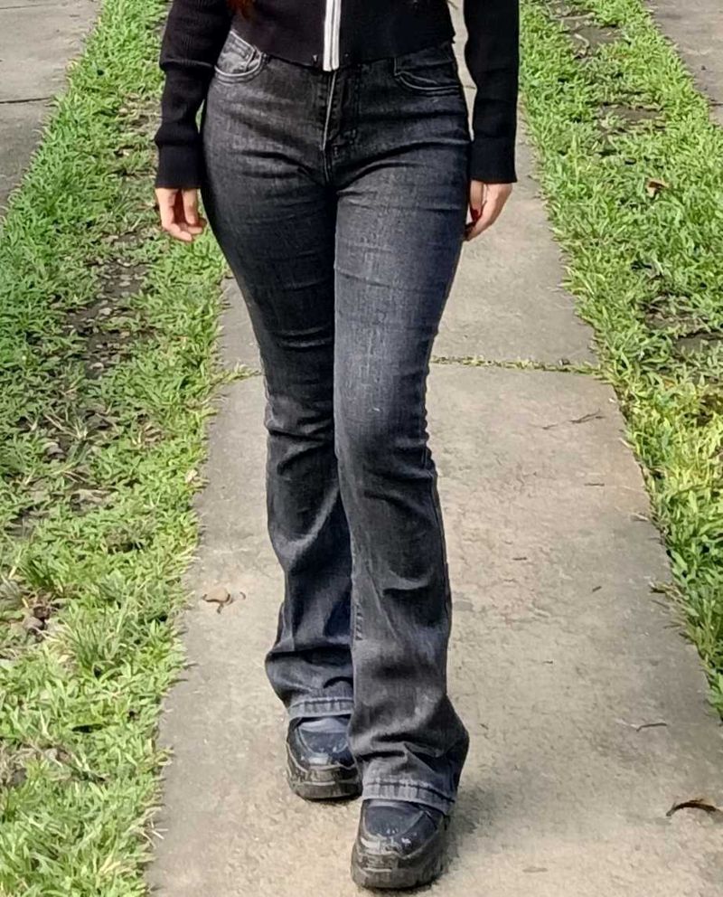 High rise bootcut / flared jeans