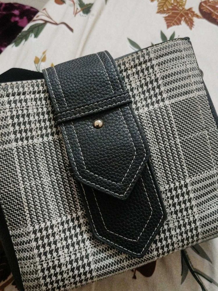 Chic Houndstooth Handbag
