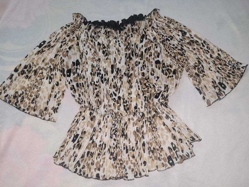 Chic Off-Shoulder Leopard Print Top