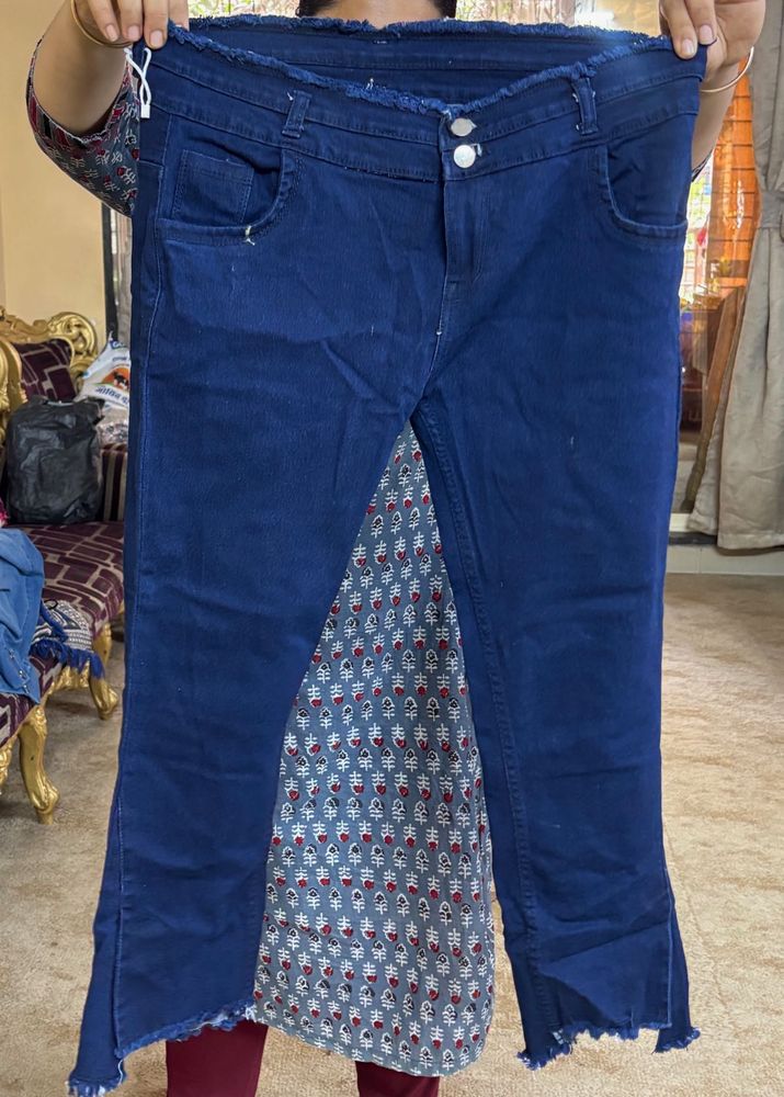 Stylish Blue Denim Cropped Jeans