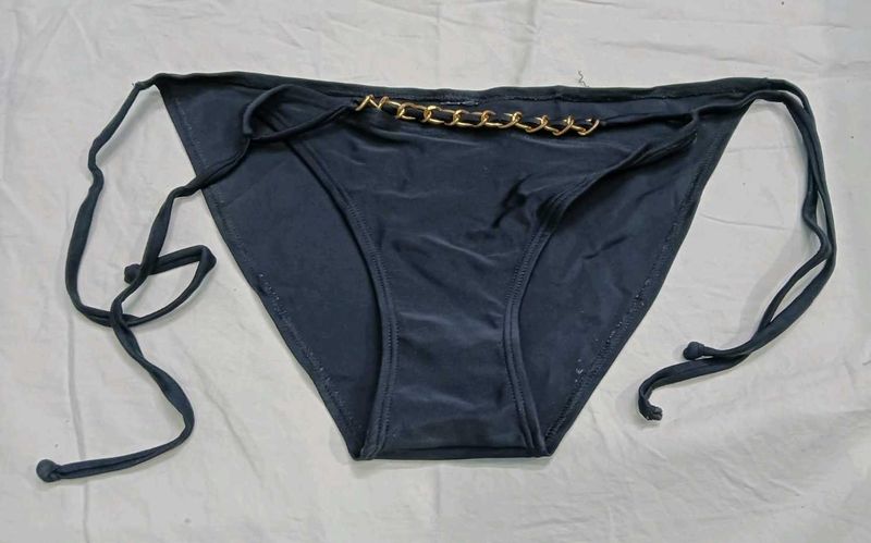 💛 Chic Navy Blue Bikini Bottom with Chain Detail