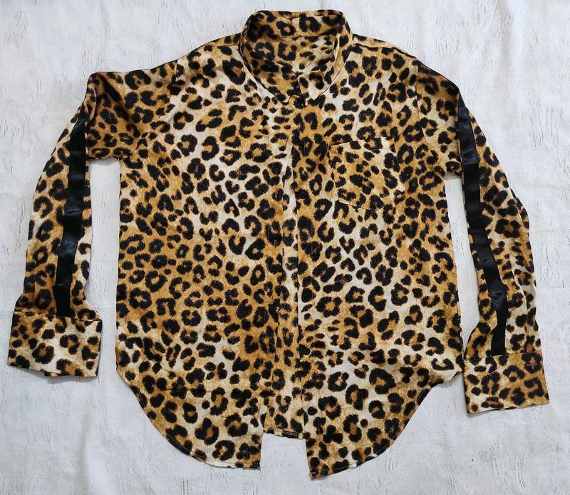 Stylish Leopard Print Button-Up Shirt