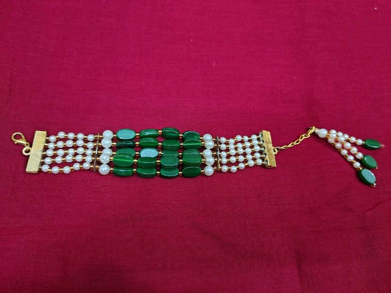 Elegant Pearl and Green Beaded Bracelet