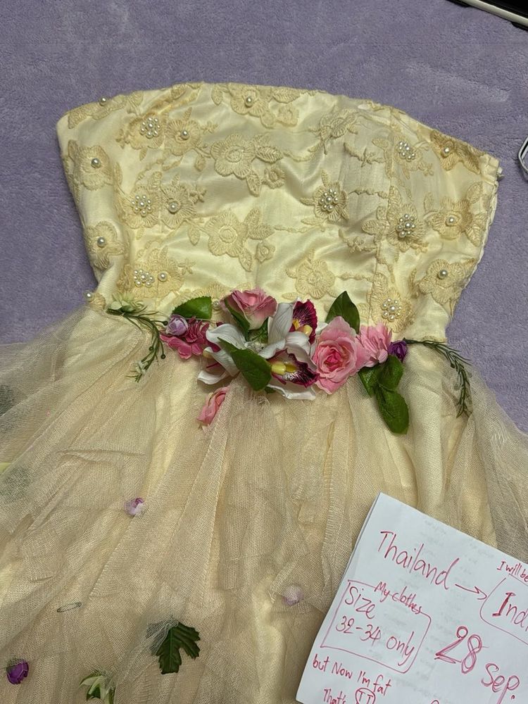Unique Cream Lace &amp; Floral Gown32-34