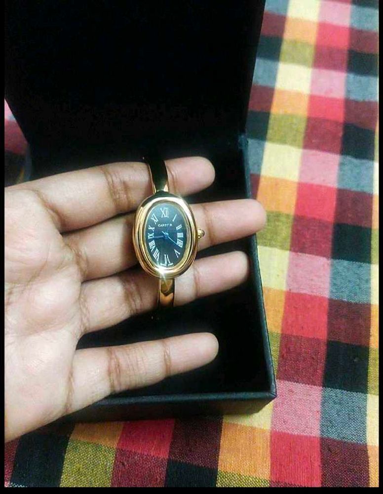 Elegant Gold Oval Watch