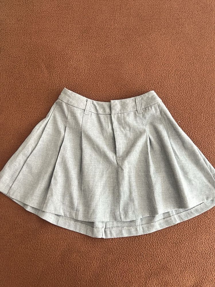 H&amp;M gray pleated skirt