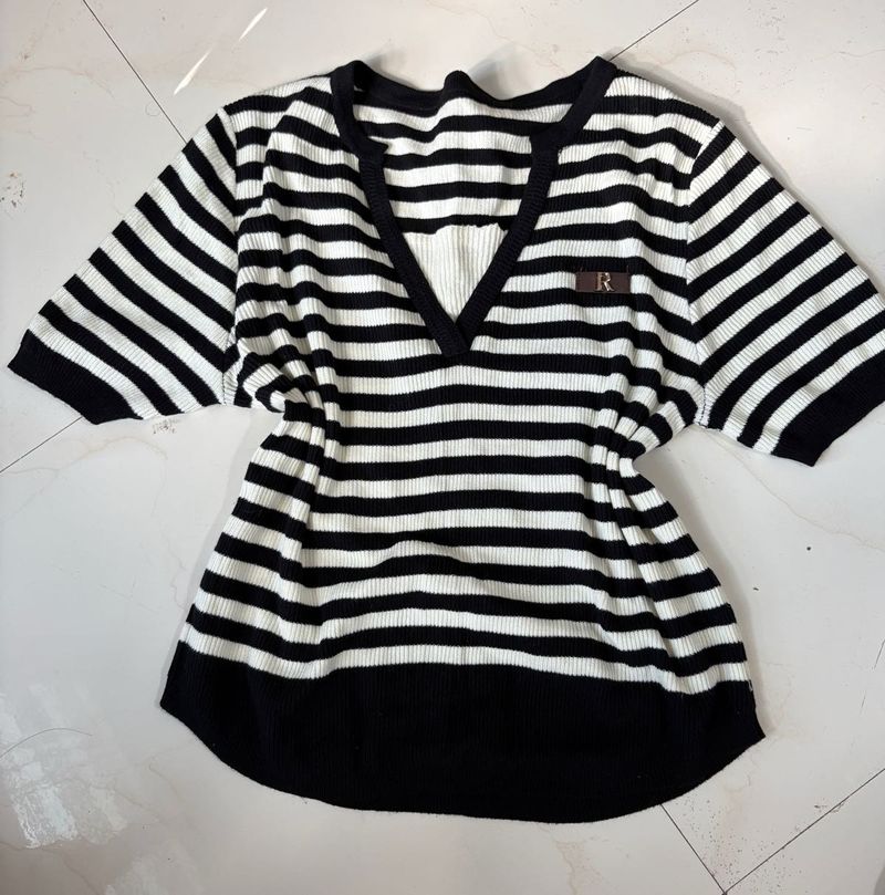 🚨sale🚨Chic Striped V-Neck Top