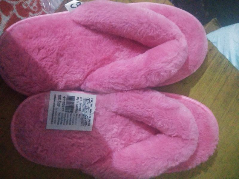 ❤️Princess Slippers New With Tag Cute Furry Warm