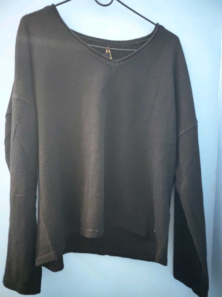 Black V-Neck Long Sleeve Sweater