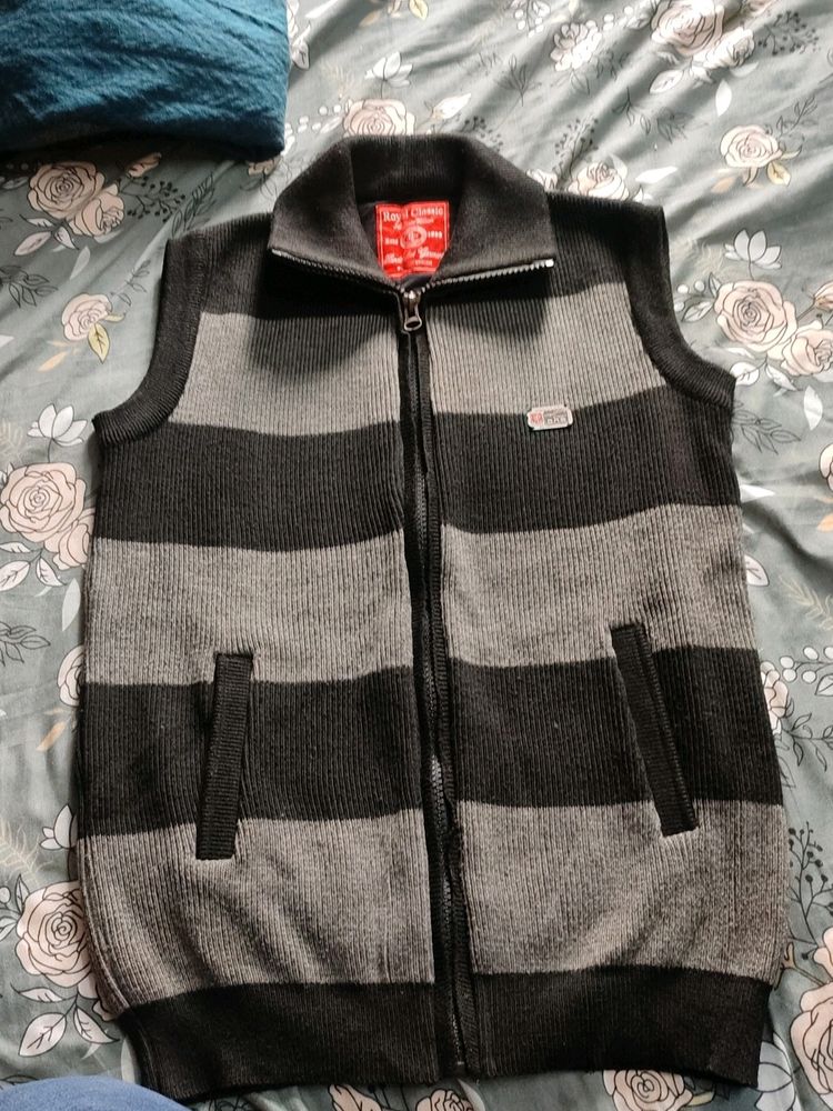 Sleeveless Wollen Jacket