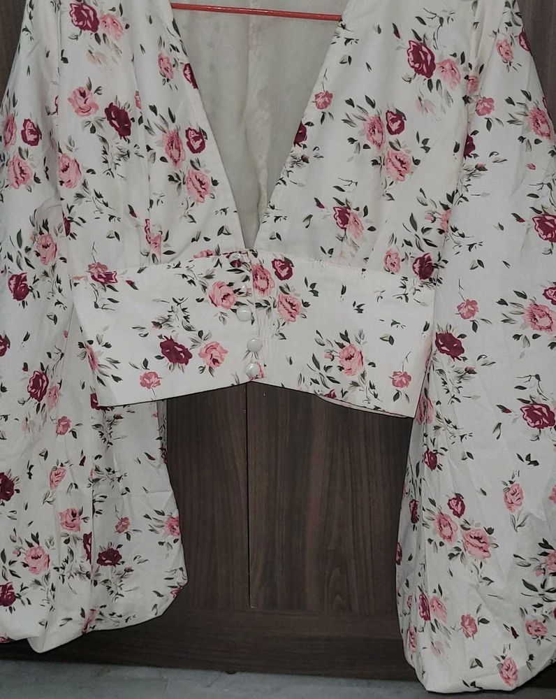 Floral V-Neck Puff Sleeve Top
