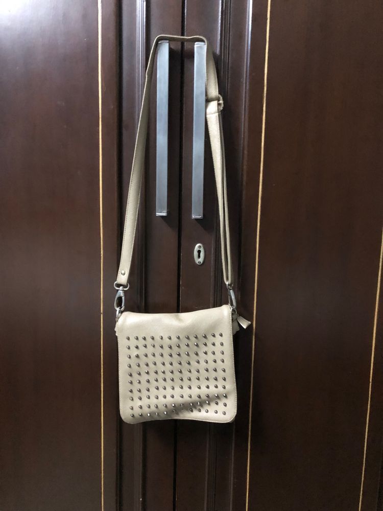 Sling Bag With Lot Of Space And Pocket