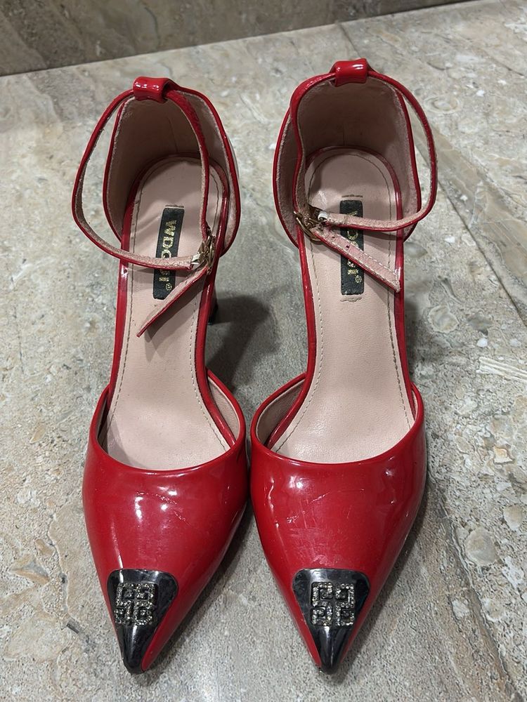 Hot red heels