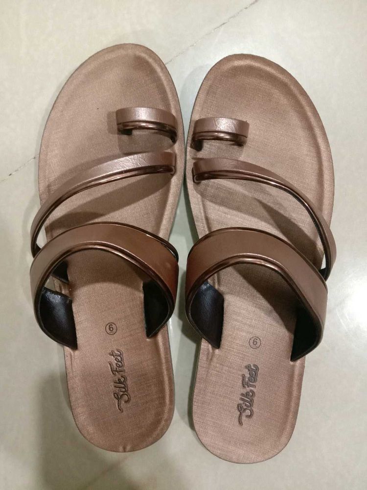 Elegant Bronze Toe-Ring Sandals