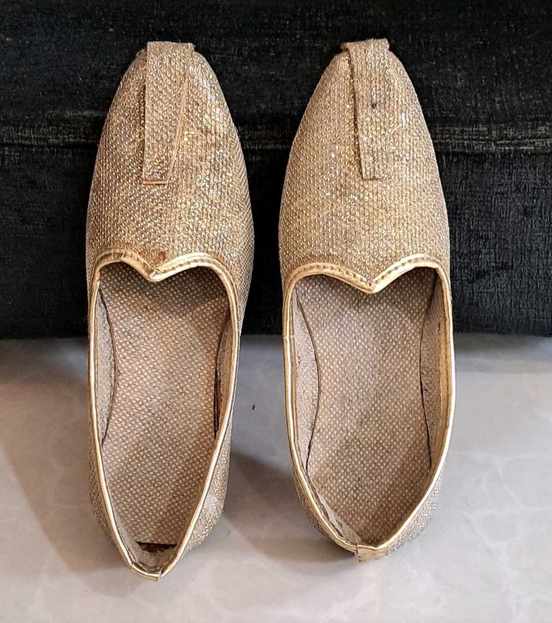 Golden Jutti Mojari Shoes