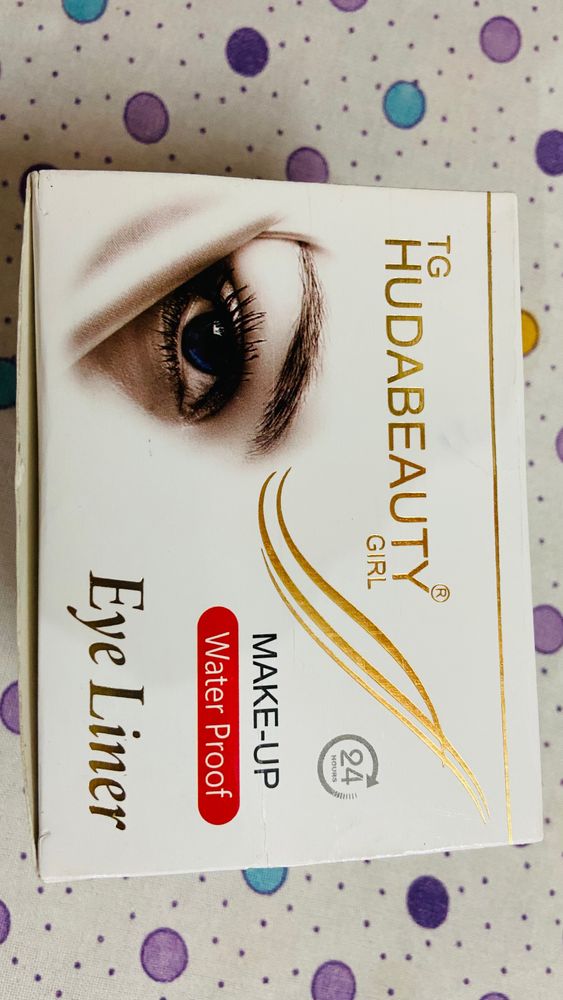 combo of huda beauty eyeliner with freebies