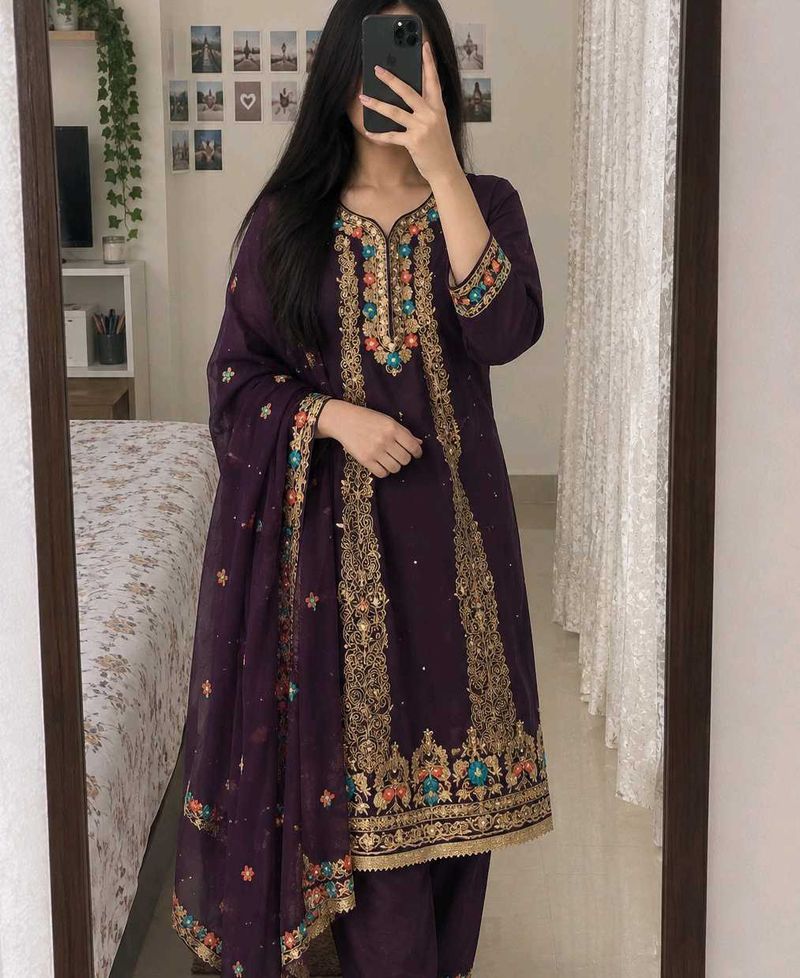 Elegant Embroidered Kurta with astar ✨💜