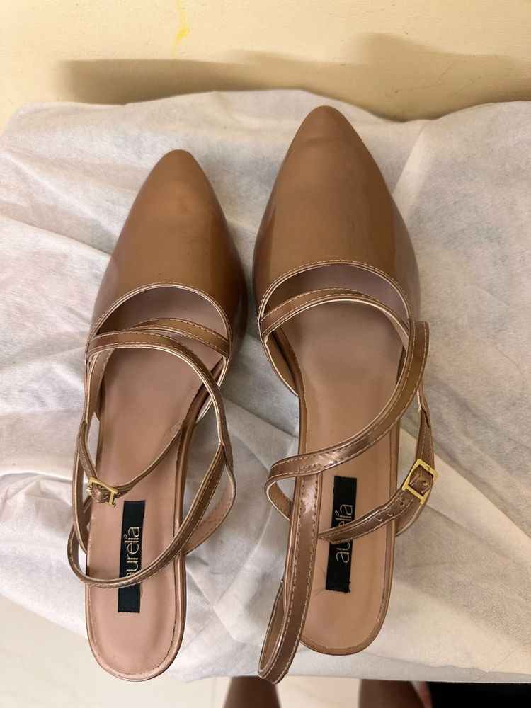 ✨ Pretty heels looking for a new home ✨