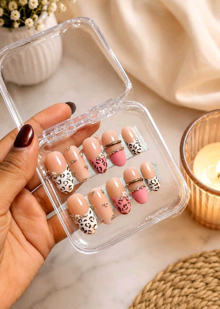 Chic Leopard Print Press-On Nails