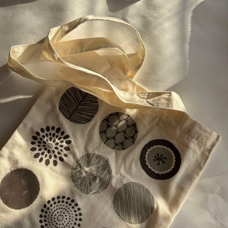 Tote Bag with Circular Pattern