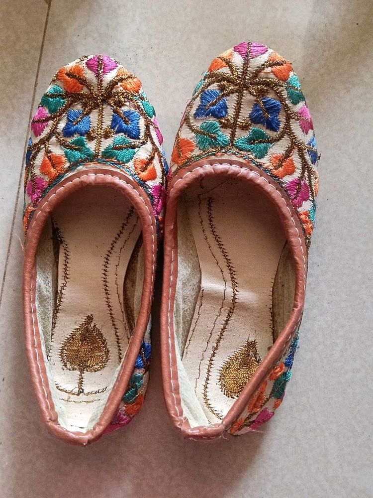 one yr baby girl juttis